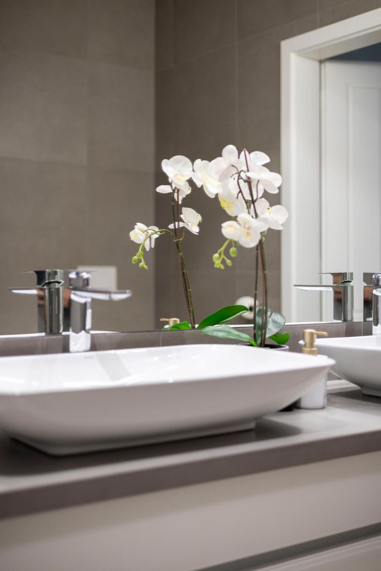 Stylish & Spacious Central Suite By Prestige Homes Budapest Kültér fotó