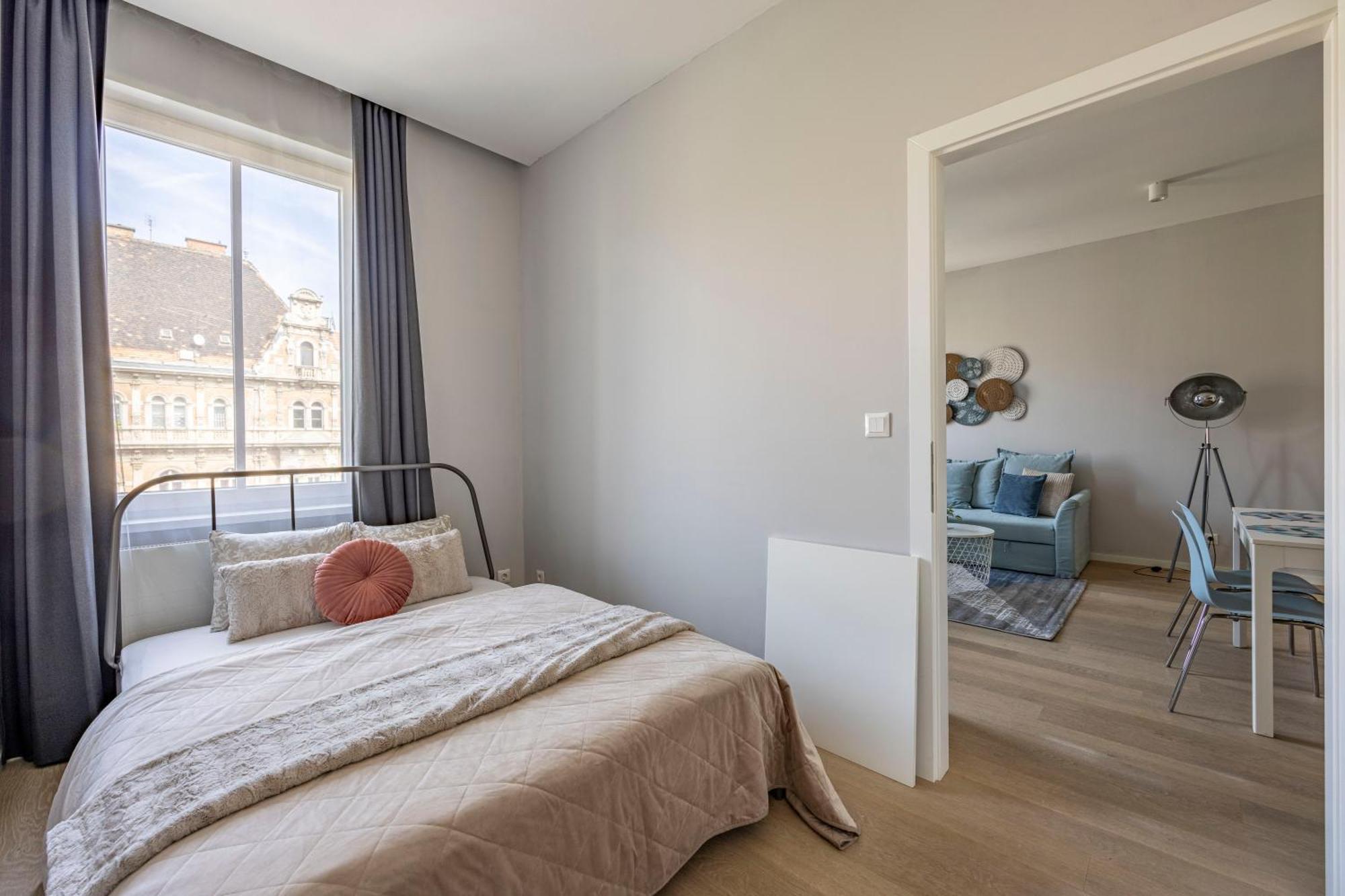 Stylish & Spacious Central Suite By Prestige Homes Budapest Kültér fotó